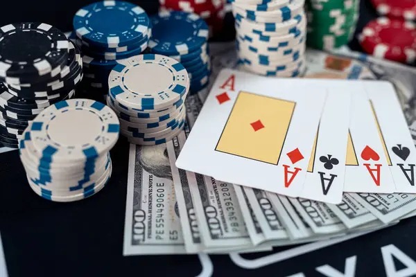 Sakong card-dealing interface on wplace platform showing player hand and dealer cards